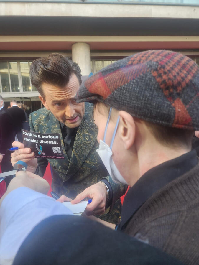 David Tennant speaks with Protect the Heart of the Arts member, accepts Long Covid info card and awareness ribbon